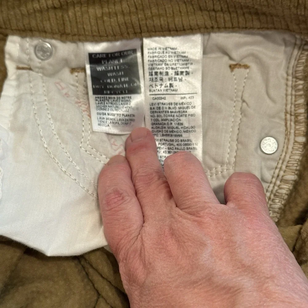 Levis Womens 33x30 Courdaroy Pants Beige Streetwear‎ Casual Outdoor Bohemian
